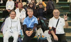 初日室内コート脇